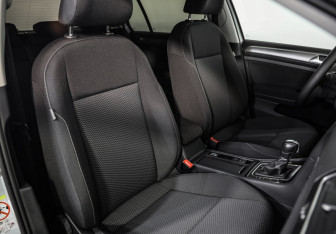 Подержанный автомобиль Volkswagen Golf Hatchback 2018 года (20 фото)