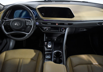 Подержанный автомобиль Hyundai Sonata 2020 года (14 фото)