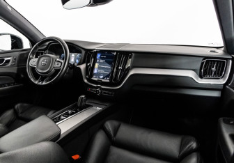 Подержанный автомобиль Volvo XC60 2019 года (12 фото)