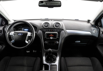 Подержанный автомобиль Ford Mondeo Sedan 2013 года (10 фото)