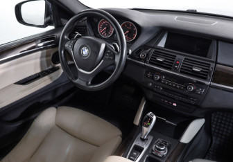 Подержанный автомобиль BMW X6 2014 года (9 фото)
