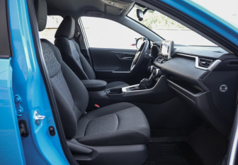 Подержанный автомобиль Toyota RAV4 2021 года (24 фото)