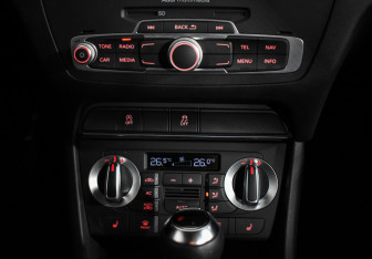 Подержанный автомобиль Audi Q3 2012 года (17 фото)