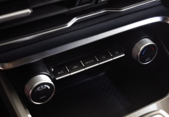 Подержанный автомобиль Geely Coolray 2020 года (17 фото)