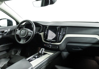 Подержанный автомобиль Volvo XC60 2021 года (9 фото)