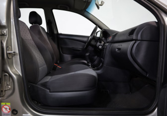 Подержанный автомобиль Skoda Octavia Liftback 2006 года (17 фото)