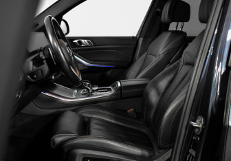 Подержанный автомобиль BMW X5 2020 года (7 фото)