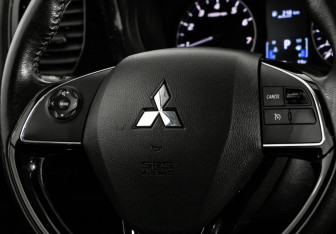 Подержанный автомобиль Mitsubishi Outlander 2018 года (13 фото)