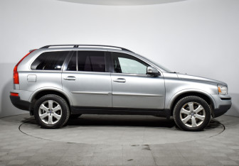 Подержанный автомобиль Volvo XC90 2009 года (4 фото)