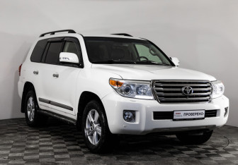 Подержанный автомобиль Toyota Land Cruiser Suv 2012 года (3 фото)