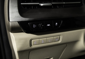 Подержанный автомобиль Kia Carnival 2022 года (19 фото)