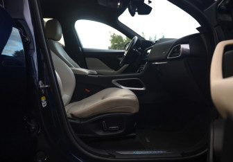 Подержанный автомобиль Jaguar F-Pace 2020 года (30 фото)