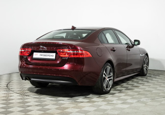 Подержанный автомобиль Jaguar XE 2015 года (5 фото)