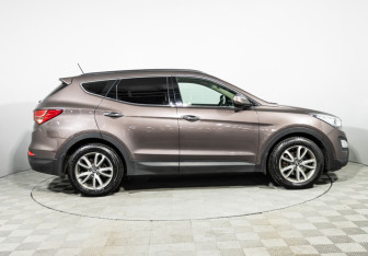 Подержанный автомобиль Hyundai Santa Fe 2014 года (4 фото)