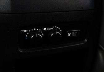 Подержанный автомобиль Toyota Land Cruiser Prado 2003 года (20 фото)