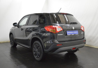Подержанный автомобиль Suzuki Vitara 2016 года (7 фото)