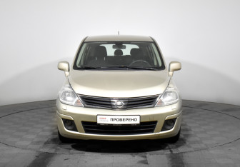 Подержанный автомобиль Nissan Tiida Hatchback 2013 года (2 фото)