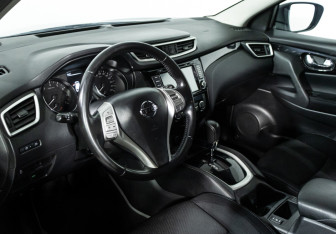Подержанный автомобиль Nissan Qashqai 2017 года (11 фото)
