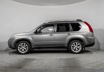 Подержанный автомобиль Nissan X-Trail 2012 года (8 фото)