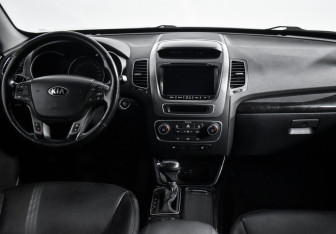 Подержанный автомобиль Kia Sorento 2018 года (14 фото)