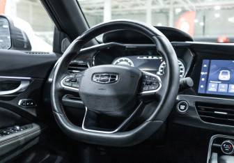 Подержанный автомобиль Geely Tugella 2024 года (33 фото)