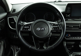 Подержанный автомобиль Kia Seltos 2020 года (22 фото)