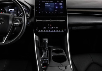Подержанный автомобиль Toyota Avalon 2022 года (17 фото)
