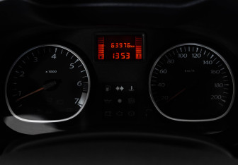 Подержанный автомобиль Renault Duster 2014 года (17 фото)