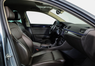 Подержанный автомобиль Skoda Superb Liftback 2016 года (23 фото)