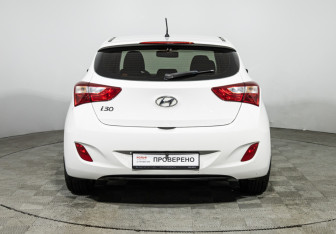 Подержанный автомобиль Hyundai i30 Hatchback 2013 года (6 фото)