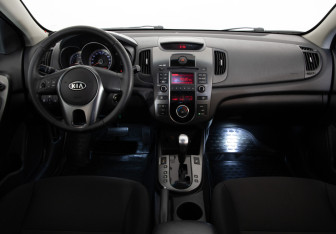 Подержанный автомобиль Kia Cerato Sedan 2009 года (9 фото)