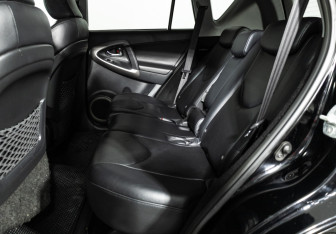 Подержанный автомобиль Toyota RAV4 2007 года (10 фото)