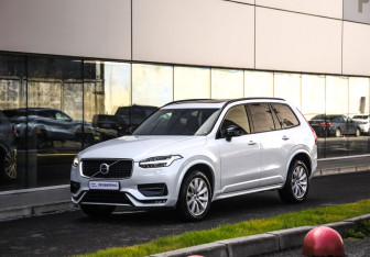 Подержанный автомобиль Volvo XC90 2019 года (3 фото)