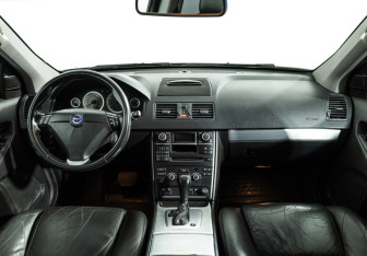 Подержанный автомобиль Volvo XC90 2012 года (13 фото)