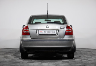 Подержанный автомобиль Skoda Octavia Liftback 2008 года (4 фото)
