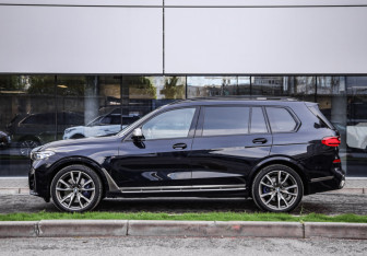 Подержанный автомобиль BMW X7 2019 года (9 фото)