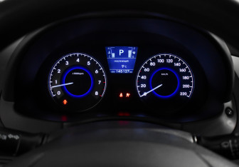 Подержанный автомобиль Hyundai Solaris Hatchback 2013 года (16 фото)