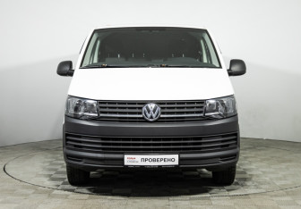 Подержанный автомобиль Volkswagen Transporter Minivan 2015 года (2 фото)
