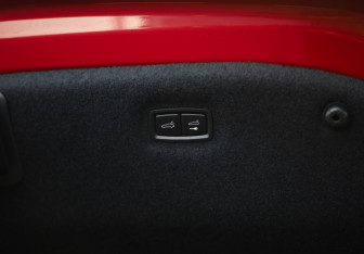 Подержанный автомобиль Porsche Taycan 2021 года (40 фото)