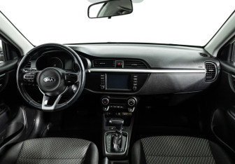 Подержанный автомобиль Kia Rio Hatchback 2018 года (13 фото)