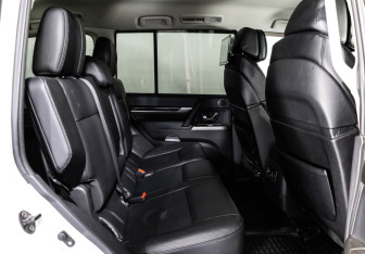 Подержанный автомобиль Mitsubishi Pajero 2019 года (20 фото)