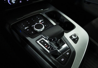 Подержанный автомобиль Audi Q7 2017 года (19 фото)