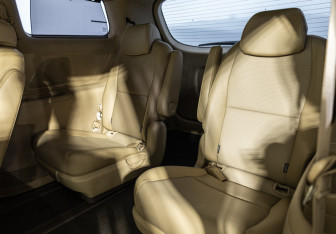 Подержанный автомобиль Kia Carnival 2019 года (27 фото)