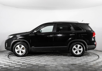 Подержанный автомобиль Kia Sorento 2015 года (8 фото)