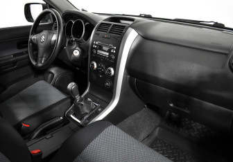 Подержанный автомобиль Suzuki Grand Vitara 2008 года (12 фото)