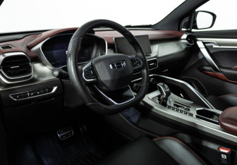 Подержанный автомобиль Geely Coolray 2023 года (11 фото)