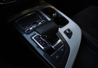 Подержанный автомобиль Audi Q7 2017 года (14 фото)