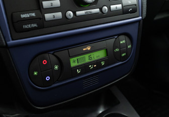 Подержанный автомобиль Ford Fiesta Hatchback 2008 года (15 фото)