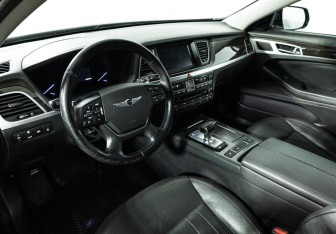 Подержанный автомобиль Genesis G80 2019 года (11 фото)
