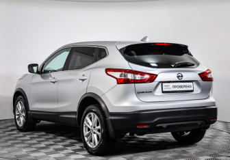 Подержанный автомобиль Nissan Qashqai 2017 года (7 фото)